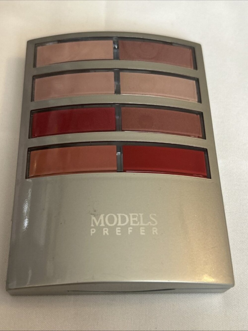 Models Prefer palette w/2 Blush 6 Eyeshadow 8 cream lipsticks #1 pink-red shades